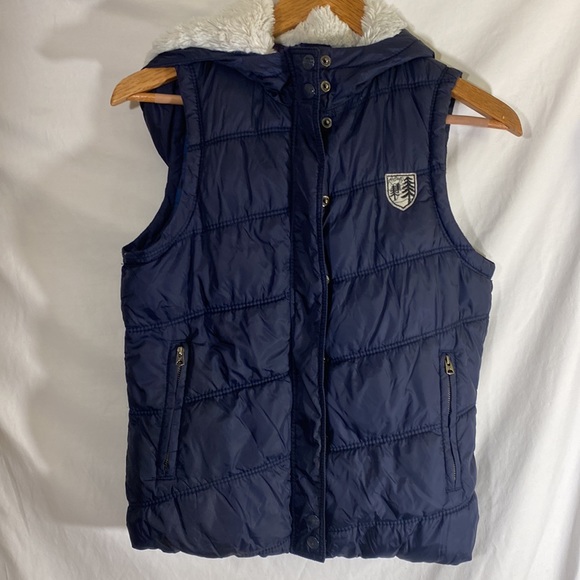 Woman’s zip up puffer vest size S/P - Picture 2 of 8